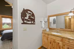 Skiin and out Beautiful Mtn Lodge - Affordable too - Image 4