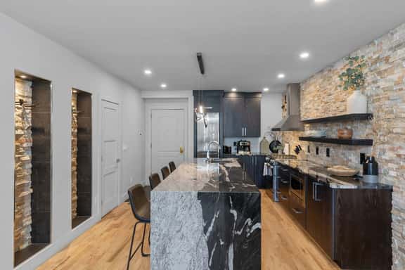Fully Remodeled Luxury 1BR | Gondola • A/C • Steam Shower - Image 1