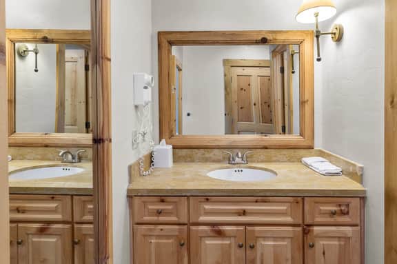 Telluride Mountain Lodge Ski in and Out - Stay and Save! - Image 4